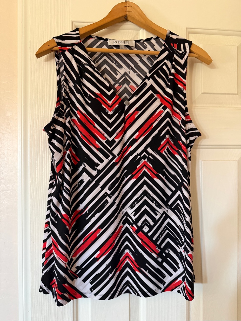 Kasper Chevron-Style V-Neck Dressy Tank Top, size M